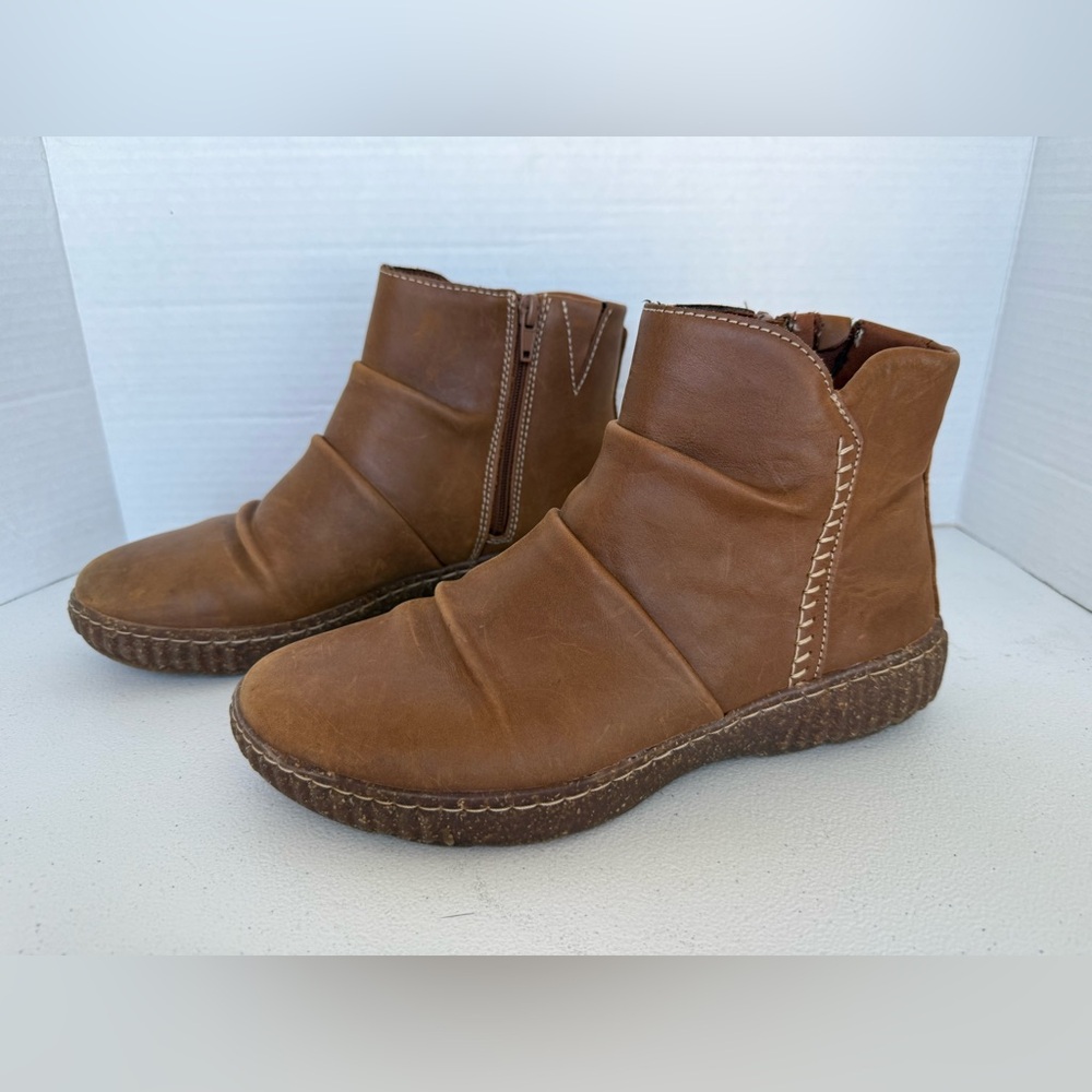 Clarks Collection Boots Womens 7.5 Leather Ruched Ankle Tan Brown